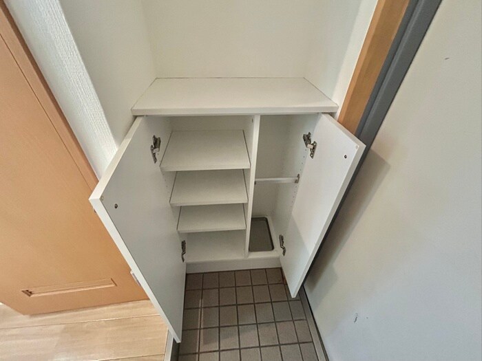 物件内観写真8　(靴箱)