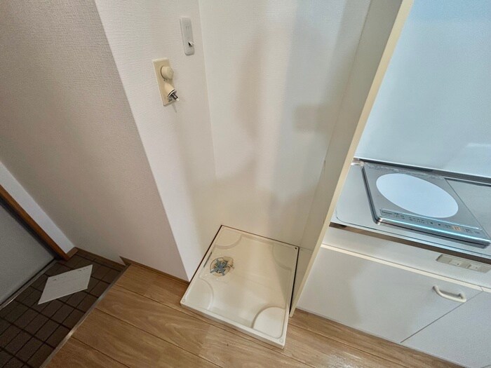 物件内観写真18　(洗濯機置場)