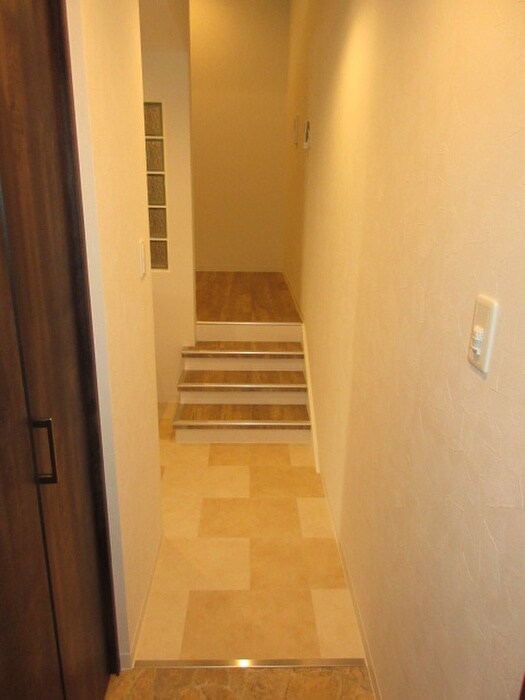 物件内観写真19　(玄関)