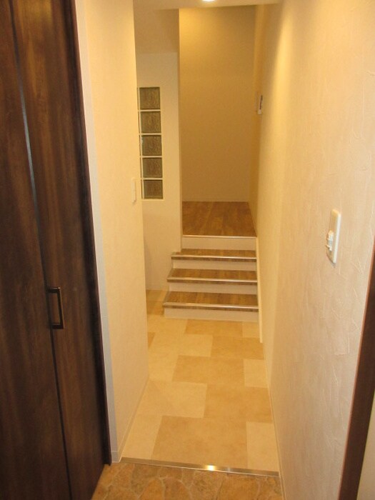 物件内観写真21　(玄関)