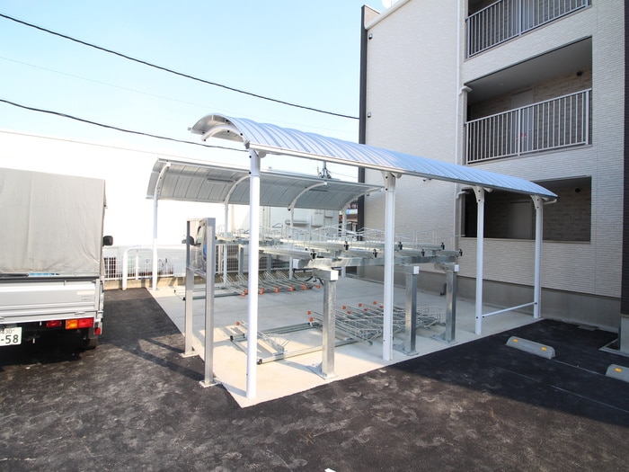 物件外観写真3　(駐輪場)