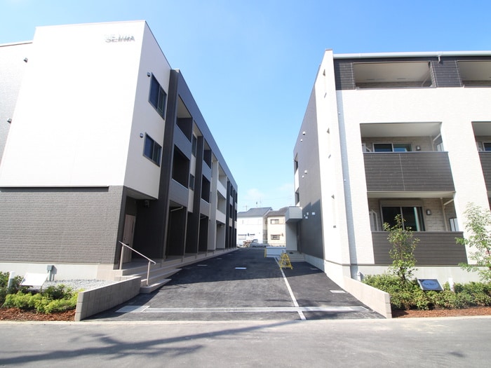 物件外観写真5　(エントランス部分)