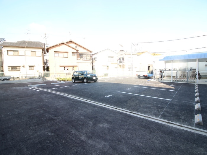 物件外観写真6　(駐車場)