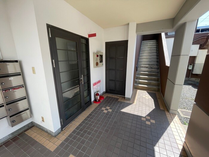 物件外観写真4　(エントランス部分)