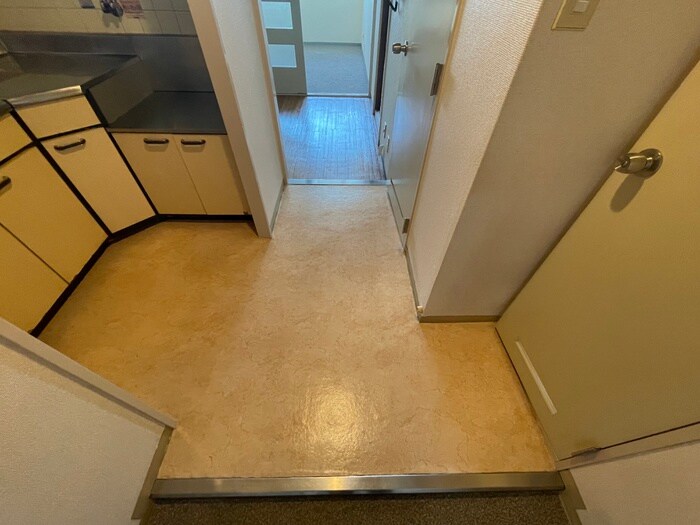 物件内観写真16　(玄関)