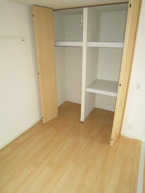 物件内観写真8　(収納)