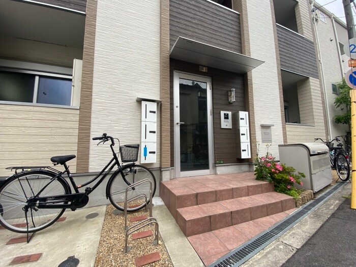 物件外観写真2　(エントランス部分)