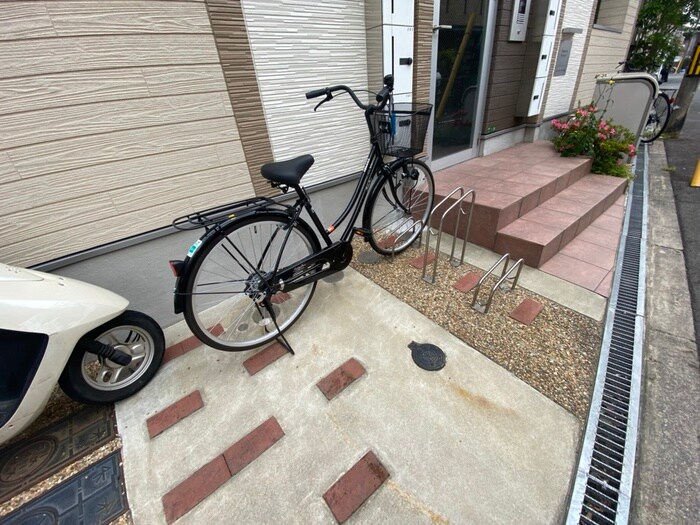 物件外観写真4　(駐輪場)