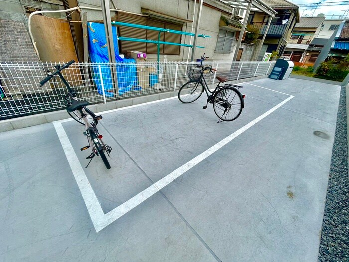 物件外観写真4　(駐輪場)