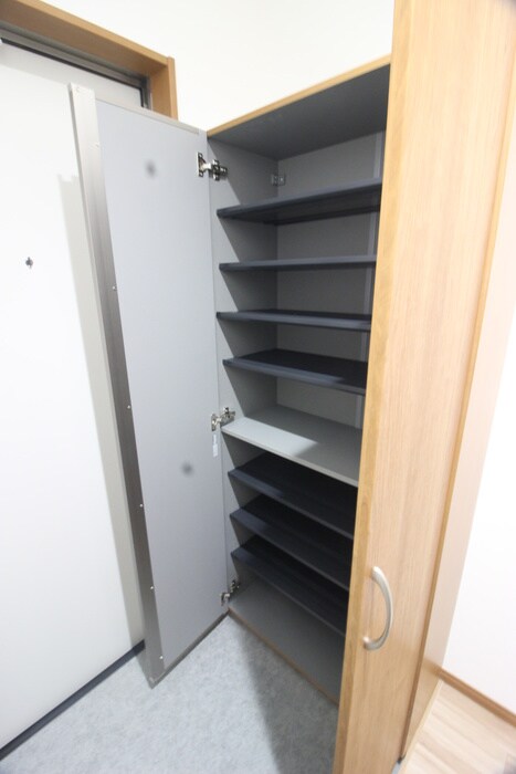 物件内観写真8　(靴箱)