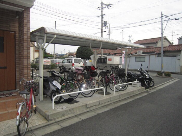 物件外観写真3　(駐輪場)