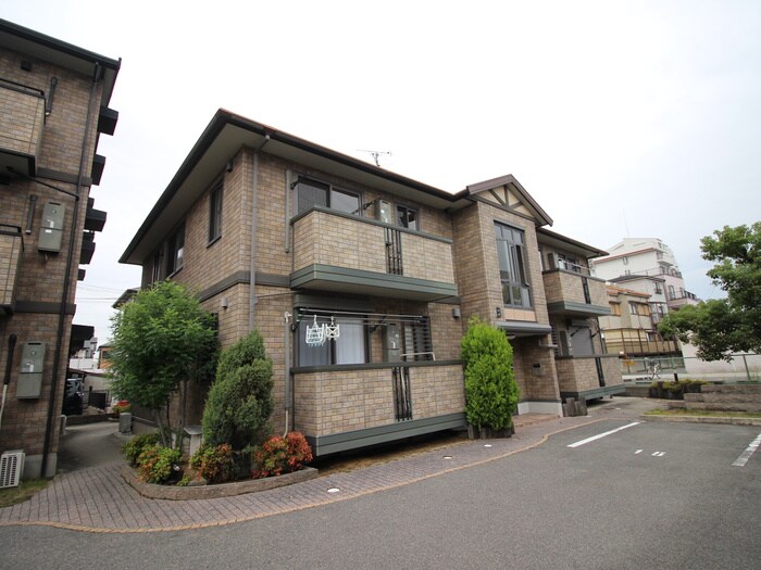 物件外観写真3　(駐車場)