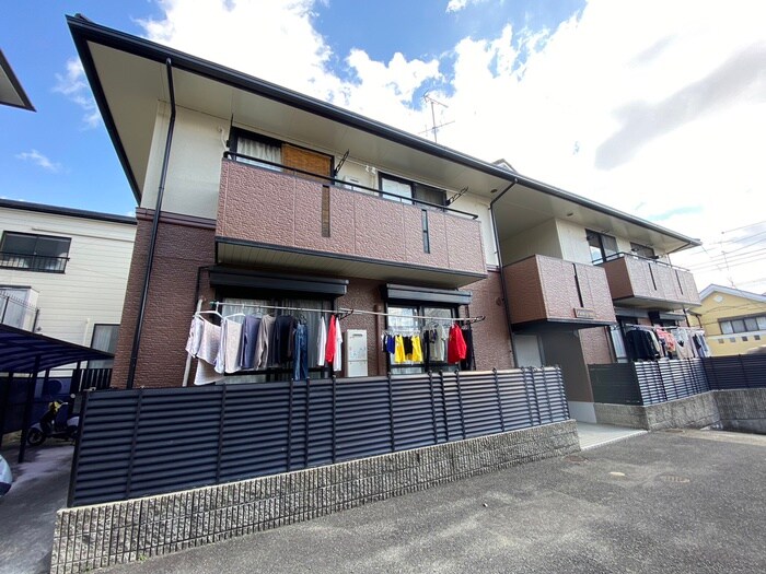 ハイカムール八科Ｂ棟の物件外観写真