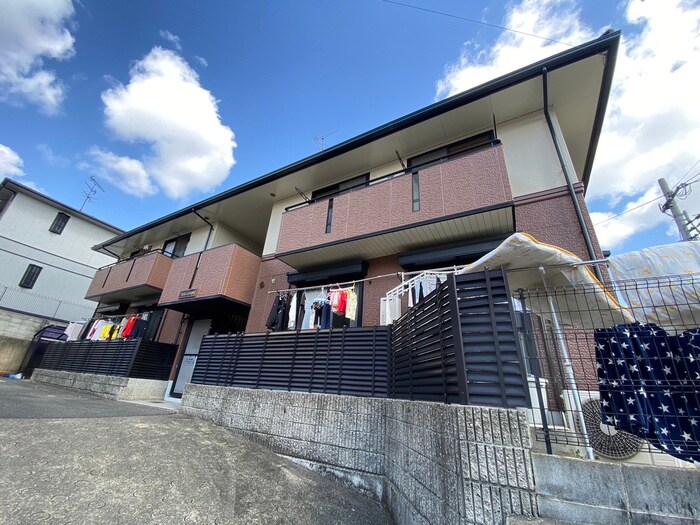 ハイカムール八科Ｂ棟の物件外観写真