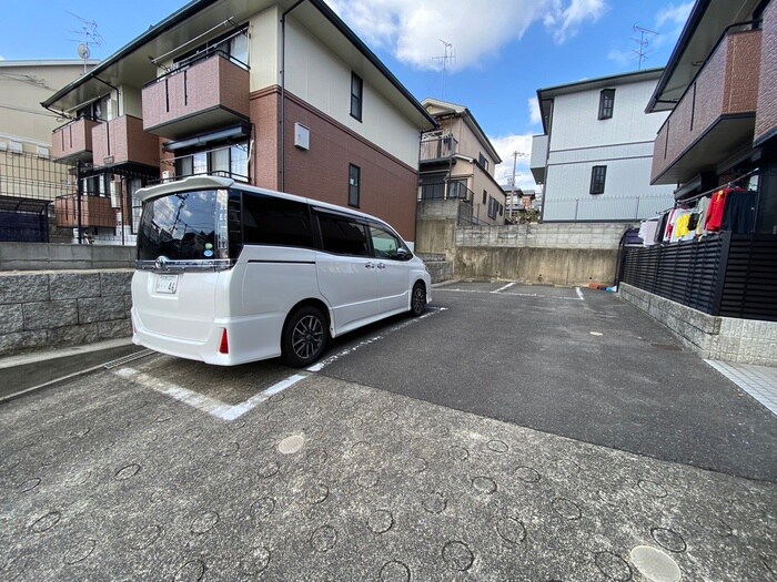物件外観写真5　(駐車場)