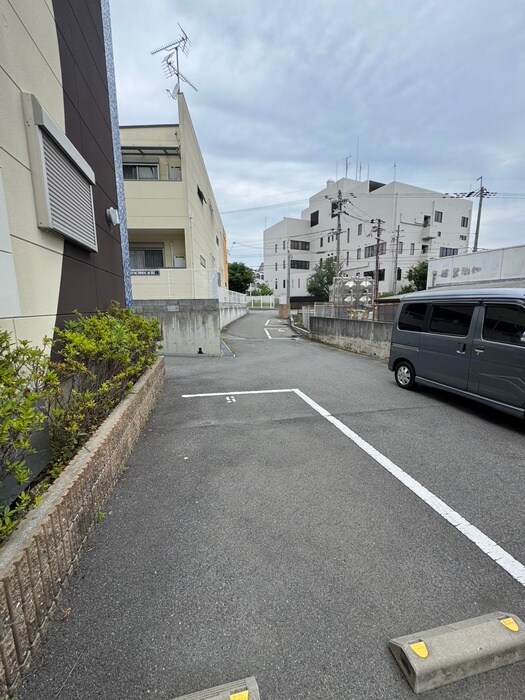 物件外観写真5　(駐車場)