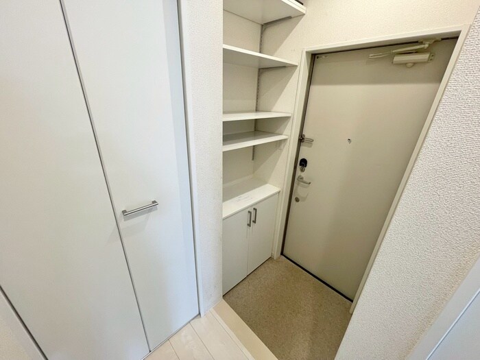 物件内観写真16　(玄関)