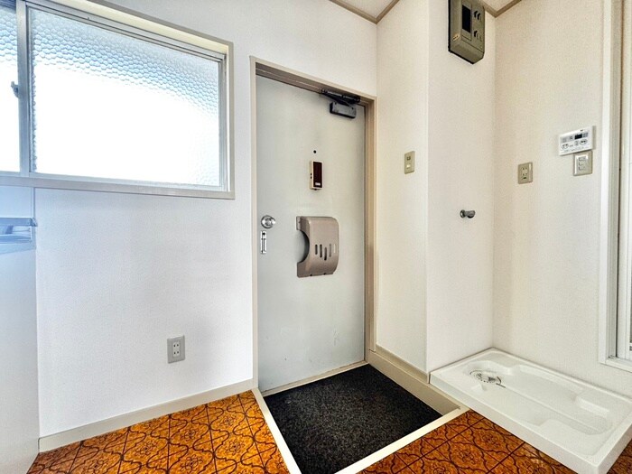 物件内観写真15　(玄関)