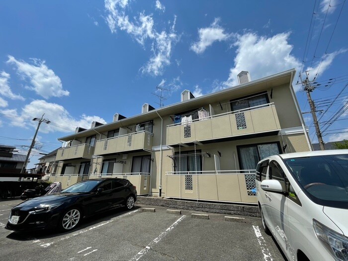 物件外観写真3　(駐車場)