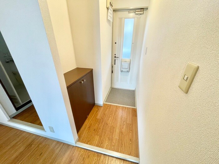 物件内観写真16　(玄関)