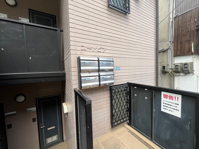 物件外観写真2　(エントランス部分)