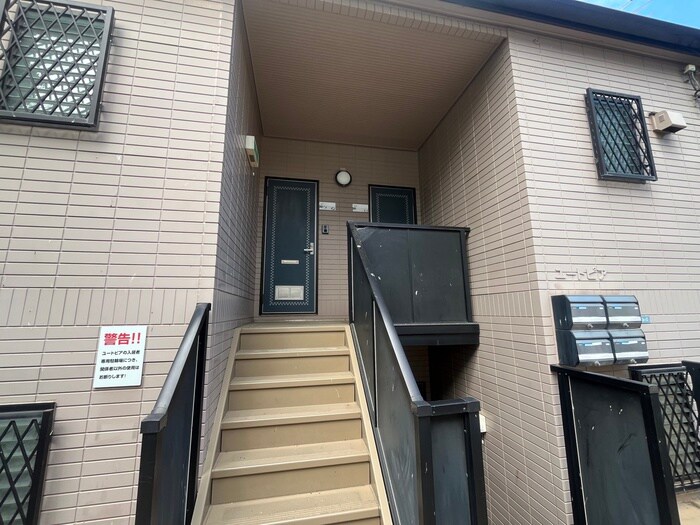 物件外観写真4　(エントランス部分)