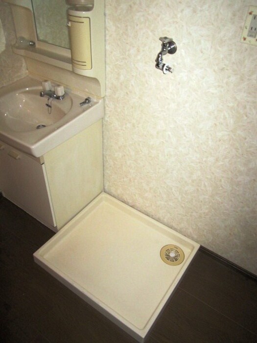 物件内観写真10　(洗濯機置場)