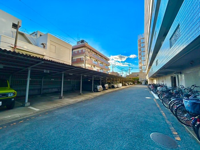 物件外観写真2　(駐車場)