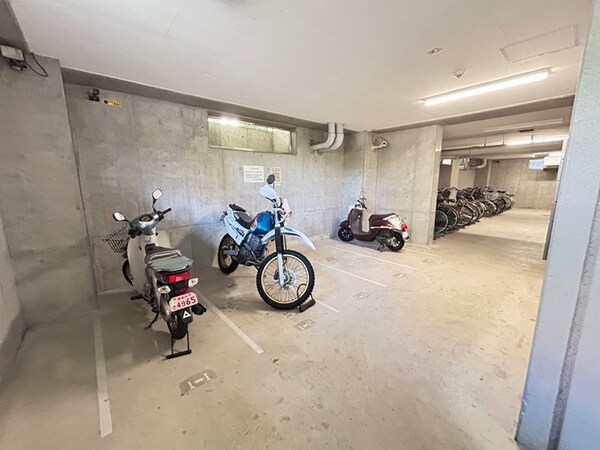 バイク置き場