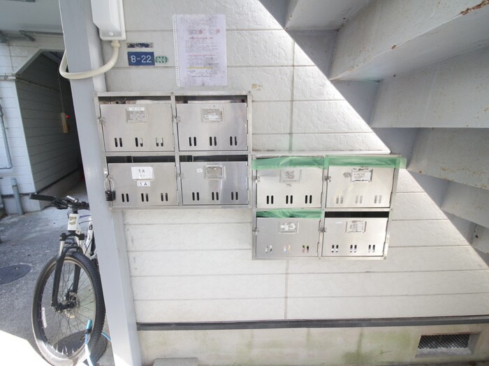 物件外観写真4　(エントランス部分)