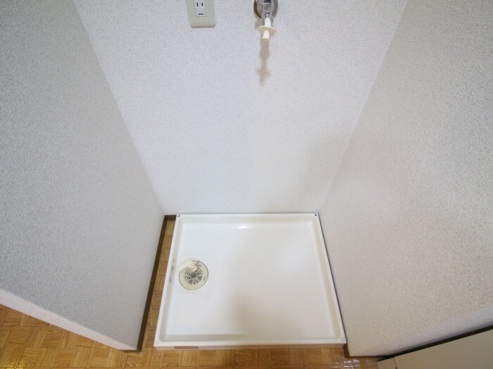 物件内観写真14　(洗濯機置場)