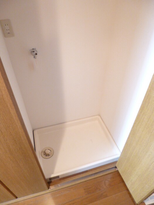 物件内観写真15　(洗濯機置場)
