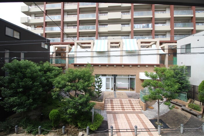 物件内観写真16　(室内からの展望)