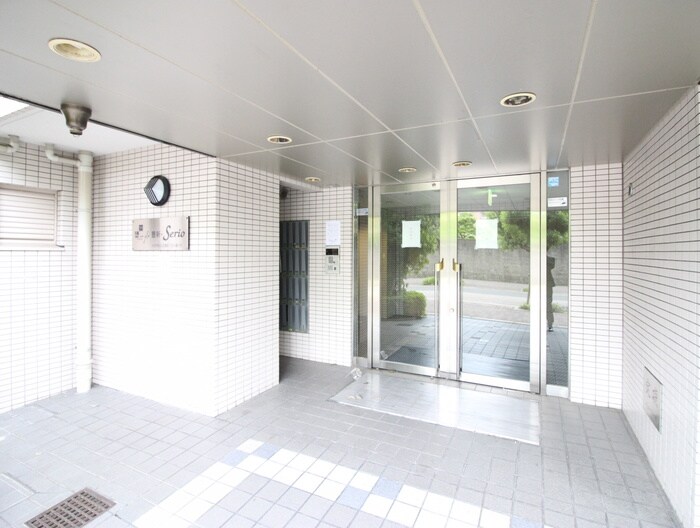 物件外観写真6　(エントランス部分)