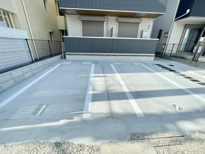 物件外観写真6　(駐車場)
