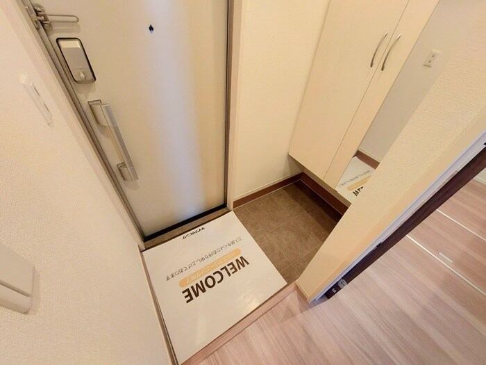 物件内観写真13　(玄関)