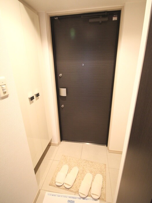 物件内観写真9　(玄関)