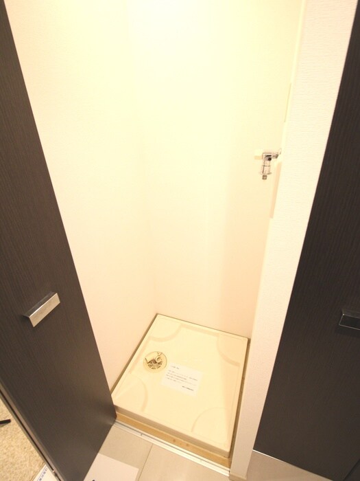 物件内観写真11　(洗濯機置場)