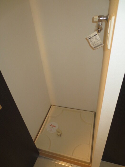 物件内観写真12　(洗濯機置場)