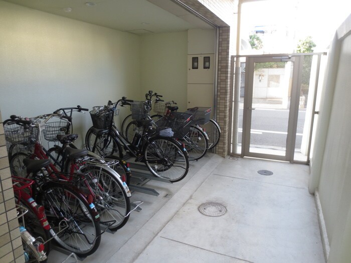 物件外観写真5　(駐輪場)