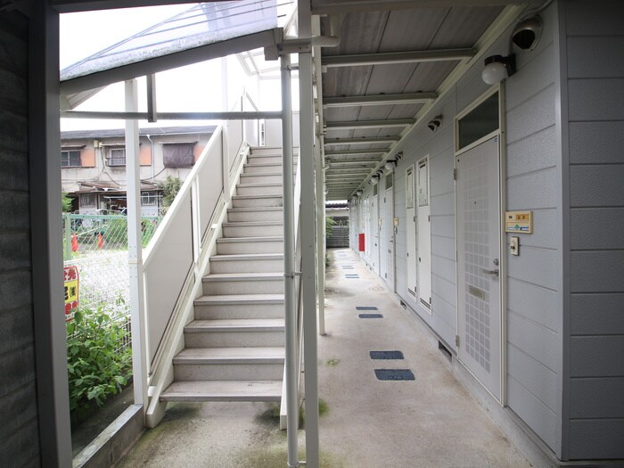 物件外観写真4　(エントランス部分)