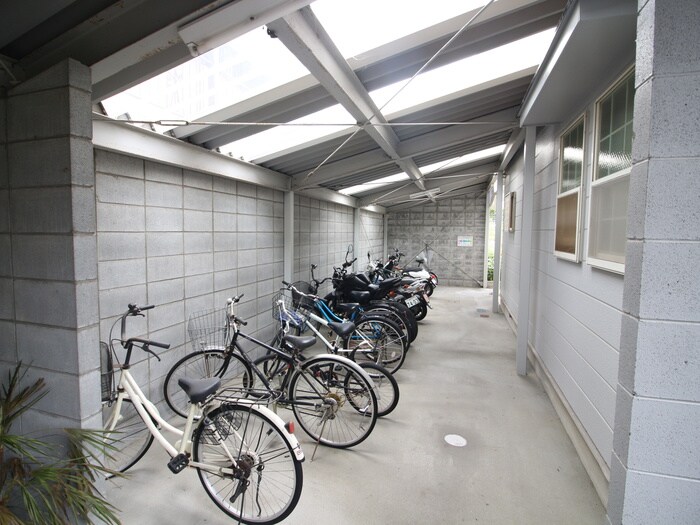 物件外観写真5　(駐輪場)