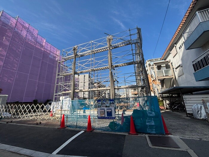 物件外観写真1　(建築中)