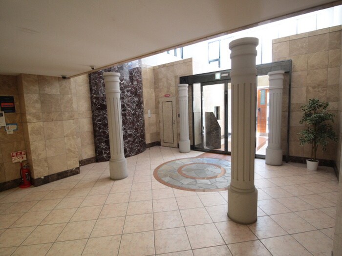 物件外観写真2　(エントランス部分)