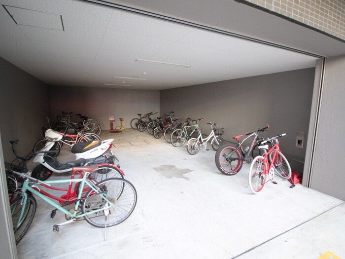 物件外観写真5　(駐輪場)