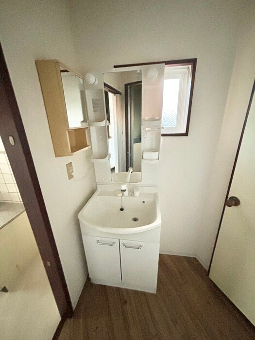 物件内観写真9　(洗面)