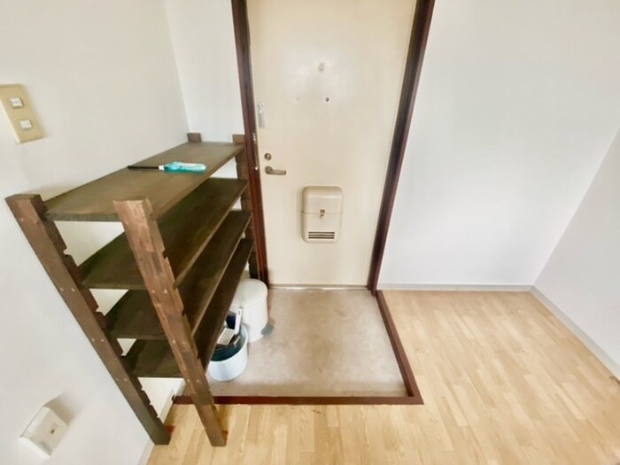 物件内観写真16　(玄関)