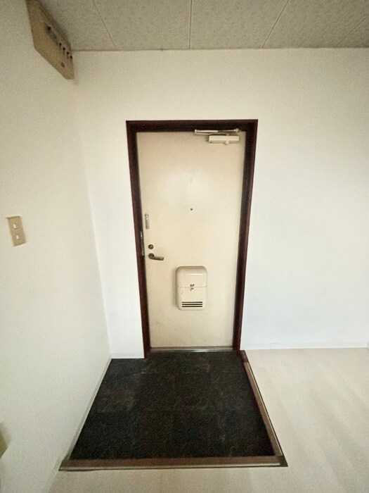 物件内観写真17　(玄関)