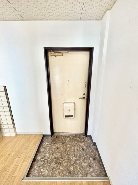 物件内観写真18　(玄関)