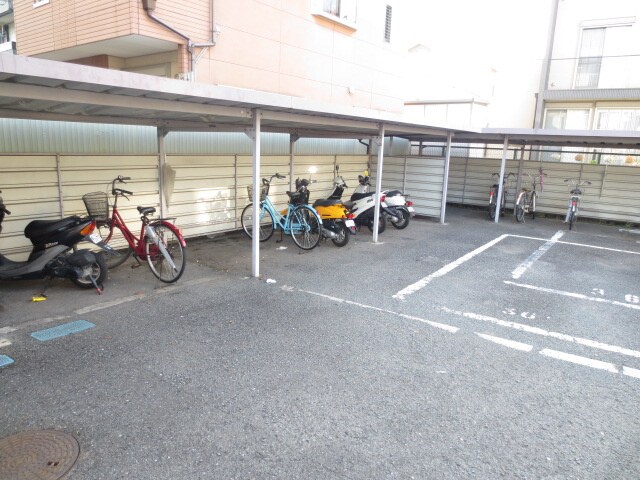 物件外観写真3　(駐輪場)